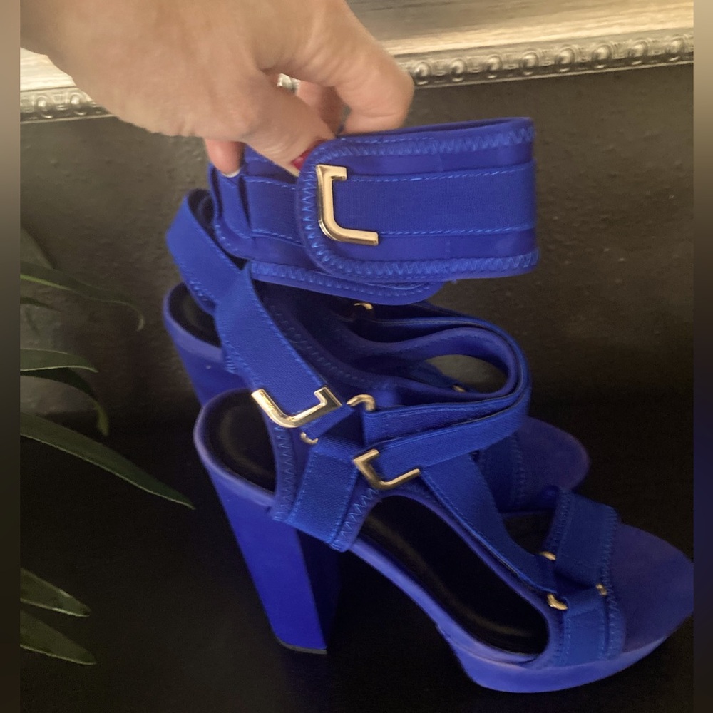 GLAMROCK Royal Blue Heels. Size 8 ( fits like a size 7 - 7.5)